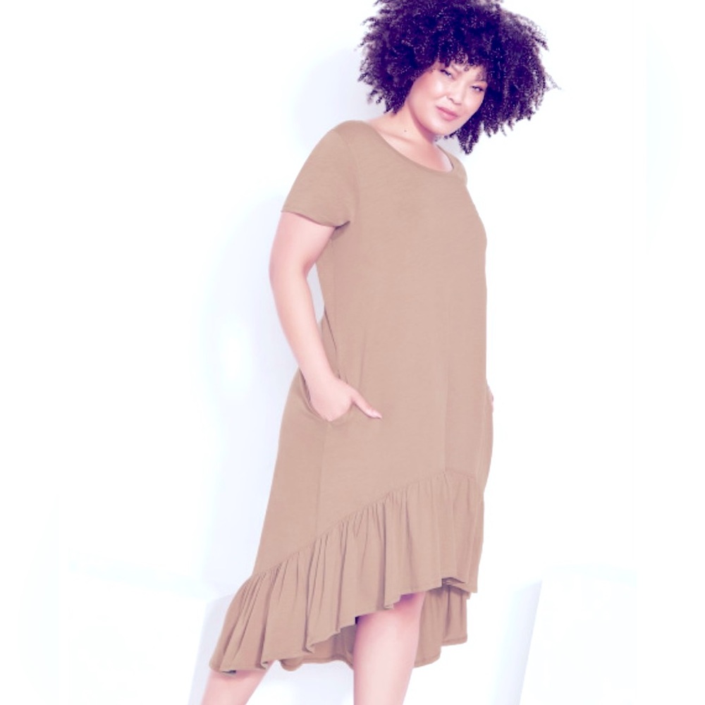 Zim and Zoe high low dress. Size 26/28. Can also fit size 24.